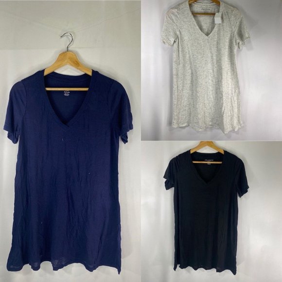 A Pea in the Pod Tops - 3 Medium Pea in the Pod Maternity V-Neck Lightweight Tees